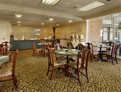 Howard Johnson Inn & Suites Columbus Restaurant foto